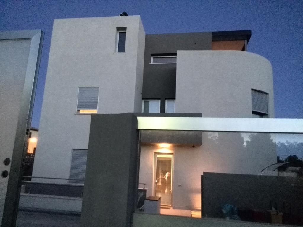 Art House Quartu - Margine Rosso Bed and Breakfast Quartu SantʼElena Δωμάτιο φωτογραφία