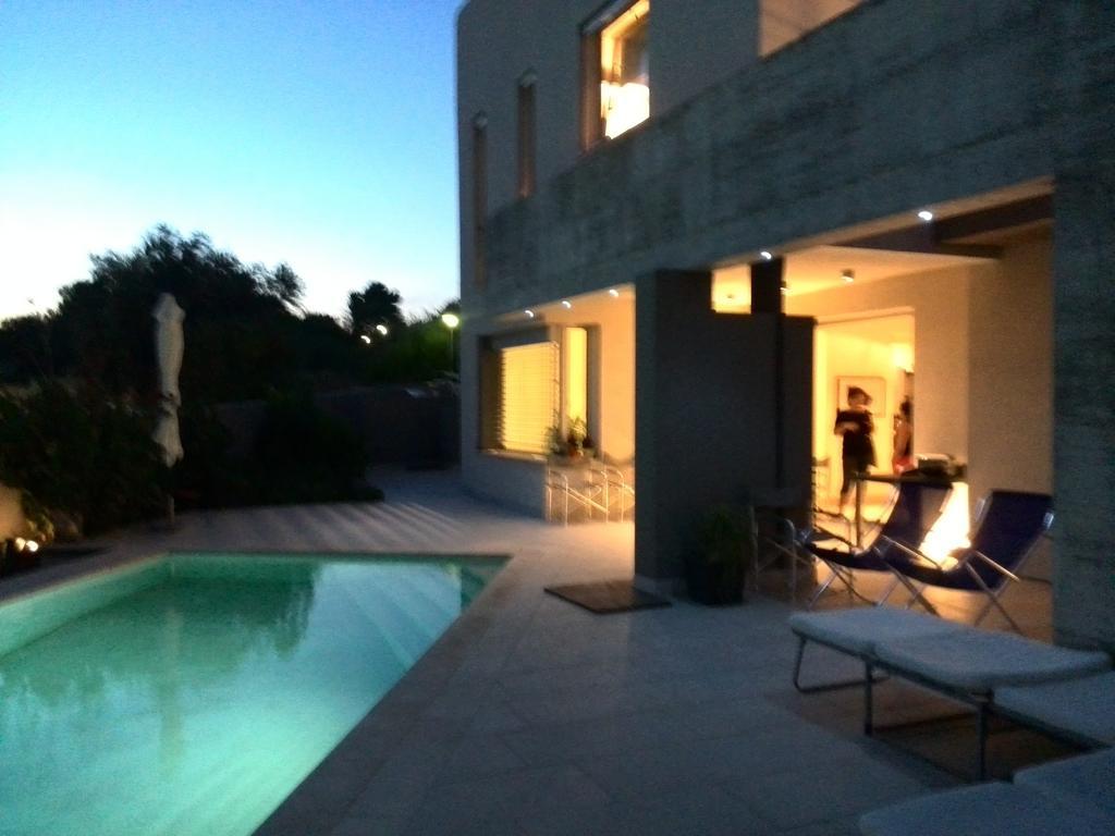 Art House Quartu - Margine Rosso Bed and Breakfast Quartu SantʼElena Δωμάτιο φωτογραφία