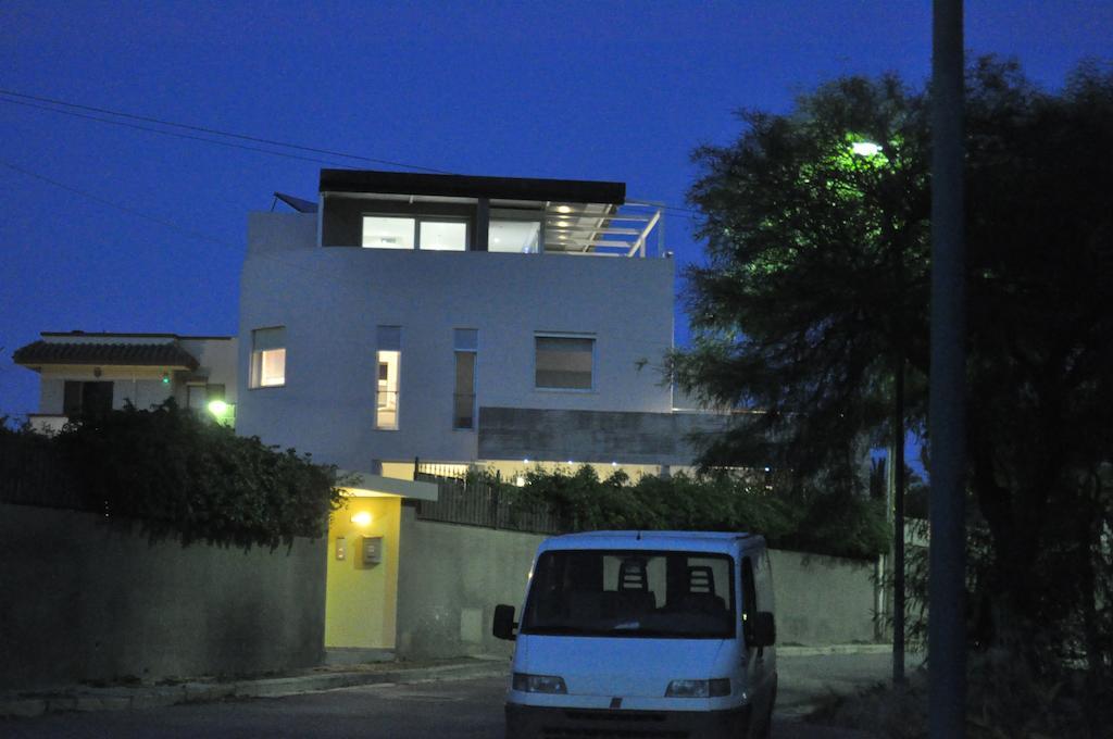 Art House Quartu - Margine Rosso Bed and Breakfast Quartu SantʼElena Δωμάτιο φωτογραφία